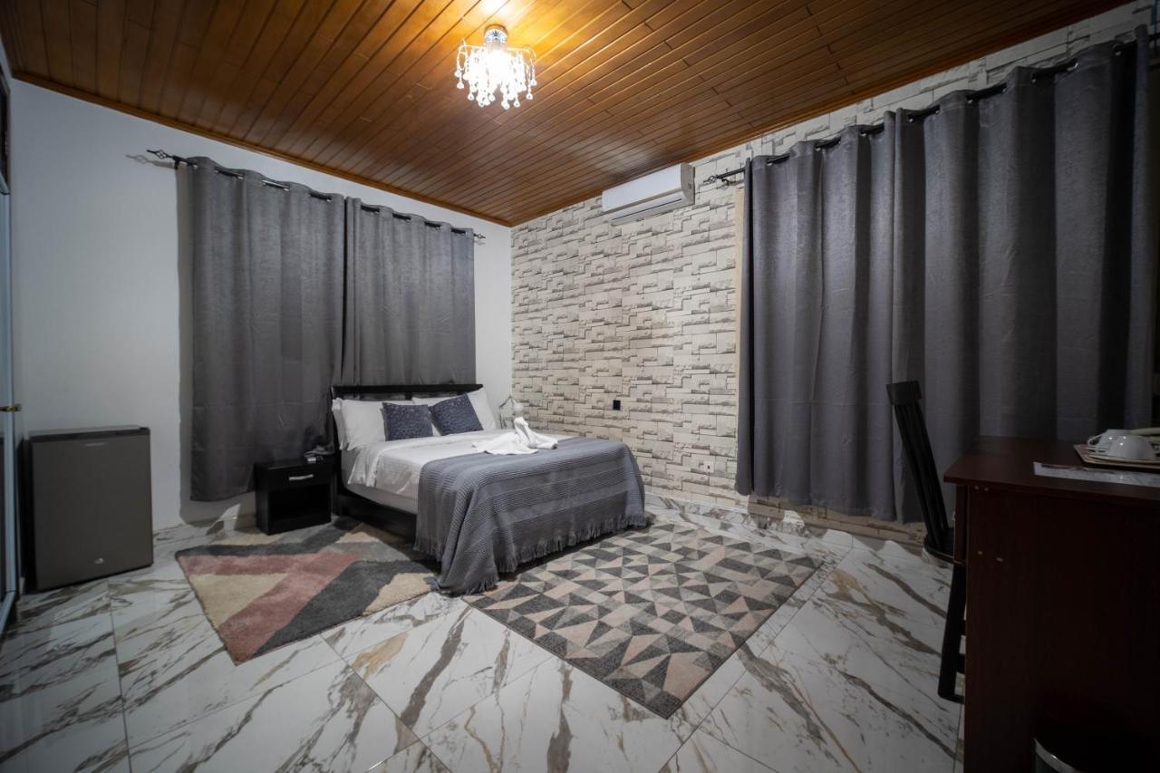 The Cabyn Hotel Adenta Exterior photo
